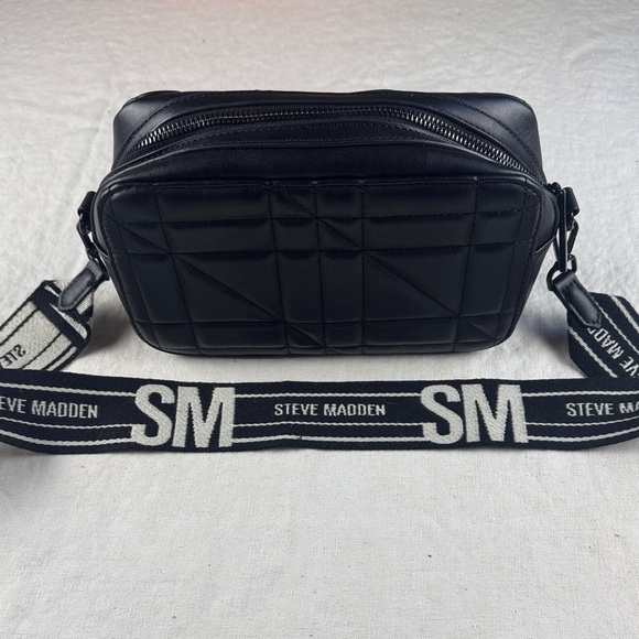 Steve Madden Handbags - Steve Madden Black Quilted Belt Bag